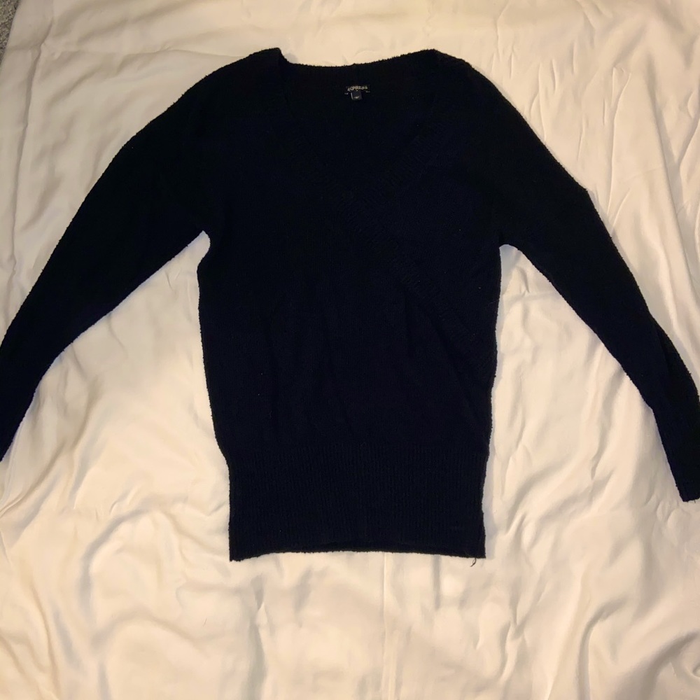 Black long sleeve v-neck sweater